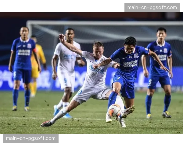 “大连人2-2绝平深圳队,老将阎相闯补时建功” “大连人2-2绝平深圳队,老将阎相闯补时建功”